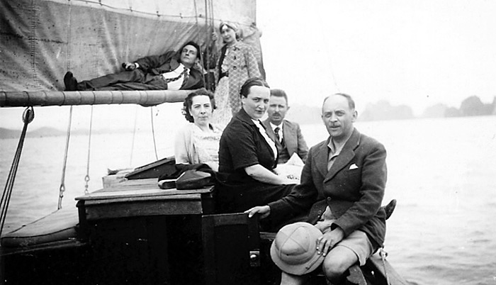 Joseph Inguimberty et sa femme (2e et 3e en partant de la droite) vers 1936-1938