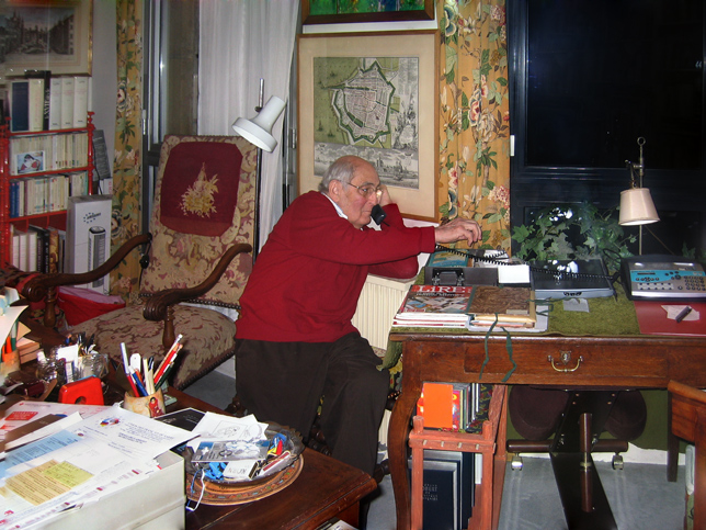 2006 - Paris - Bernard dans son bureau
