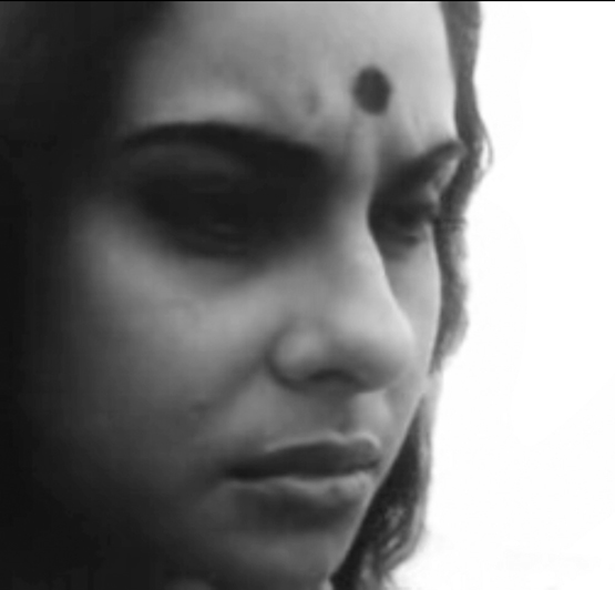 Madhabi Mukherjee dans le film Streer Patra
